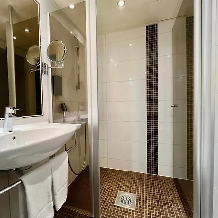 Kalliohovi 4*